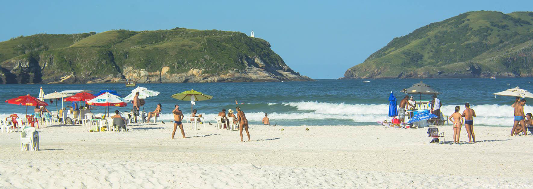 Águas cristalinas e dunas de areia branquinha